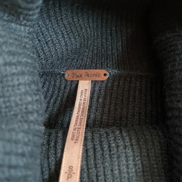 Free People Softly Structured Tunic
Sweater Peacock Jewel Blue Cowl Neck - Picture 4 of 4